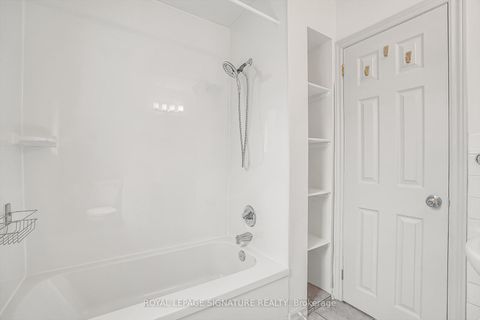 Photo 32 at 136 Three Valleys Drive, Donalda, Toronto