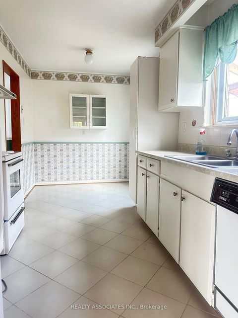 Photo 3 at 117 Crockamhill Drive, Agincourt North, Toronto