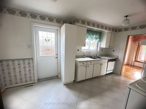 Photo 4 at 117 Crockamhill Drive, Agincourt North, Toronto