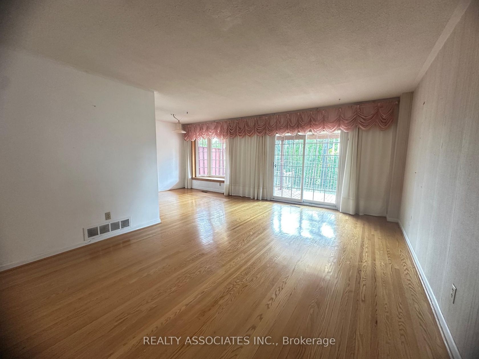 117 Crockamhill Drive, Agincourt North, Toronto by Alessia Polo 117 Crockamhill Drive, Agincourt North, Toronto