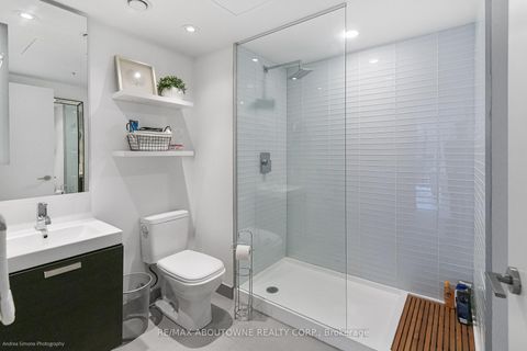 Photo 17 at 1133 - 629 King Street W, Waterfront Communities C1, Toronto