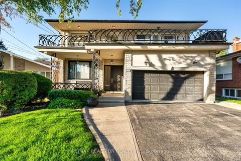 Photo 1 at 25 Cedar Springs Grove, Bathurst Manor, Toronto