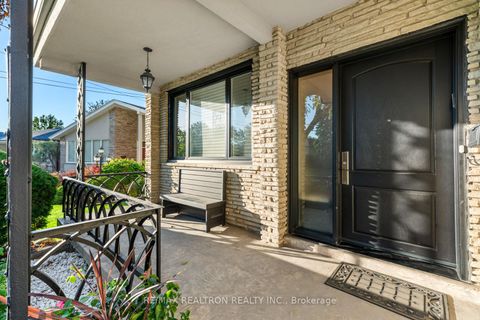 Photo 2 at 25 Cedar Springs Grove, Bathurst Manor, Toronto