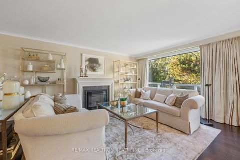 Photo 7 at 25 Cedar Springs Grove, Bathurst Manor, Toronto