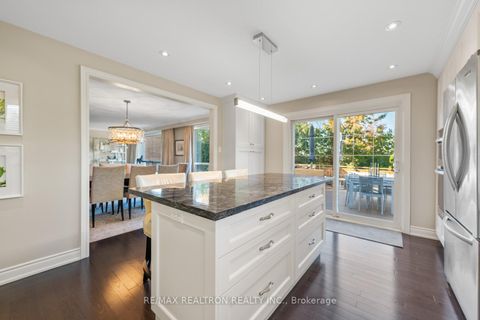 Photo 14 at 25 Cedar Springs Grove, Bathurst Manor, Toronto