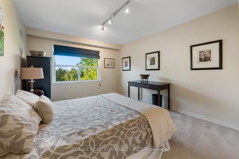 Photo 18 at 25 Cedar Springs Grove, Bathurst Manor, Toronto
