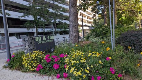Photo 2 at 804 - 100 Quebec Avenue, High Park North, Toronto