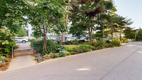 Photo 3 at 804 - 100 Quebec Avenue, High Park North, Toronto