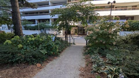 Photo 4 at 804 - 100 Quebec Avenue, High Park North, Toronto