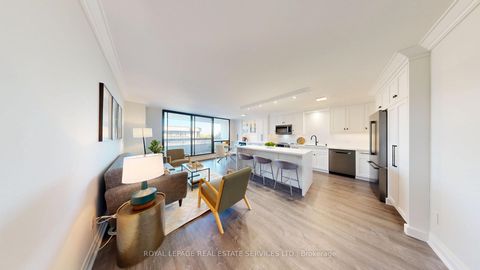 Photo 17 at 804 - 100 Quebec Avenue, High Park North, Toronto