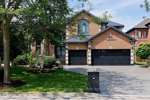 Photo 1 at 2 Kimber Crescent, East Woodbridge, Vaughan