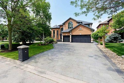 Photo 2 at 2 Kimber Crescent, East Woodbridge, Vaughan