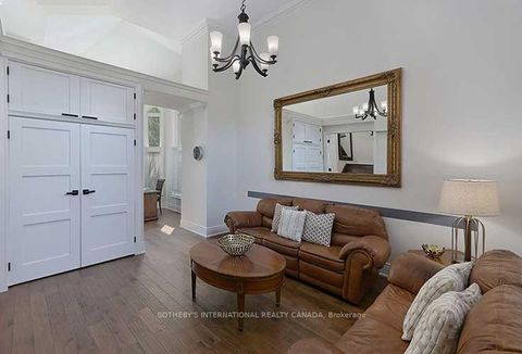 Photo 10 at 2 Kimber Crescent, East Woodbridge, Vaughan