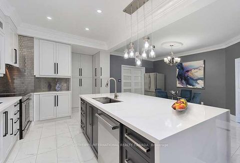 Photo 15 at 2 Kimber Crescent, East Woodbridge, Vaughan