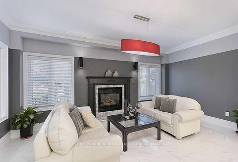 Photo 18 at 2 Kimber Crescent, East Woodbridge, Vaughan