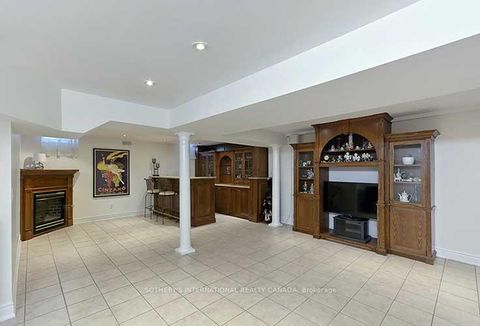 Photo 32 at 2 Kimber Crescent, East Woodbridge, Vaughan