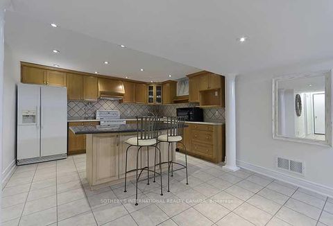 Photo 33 at 2 Kimber Crescent, East Woodbridge, Vaughan