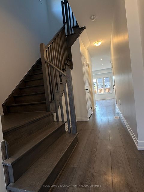 Photo 3 at 141 Turnberry Lane, Painswick South, Barrie