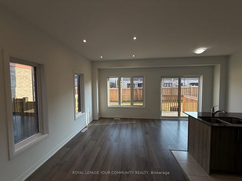 Photo 4 at 141 Turnberry Lane, Painswick South, Barrie