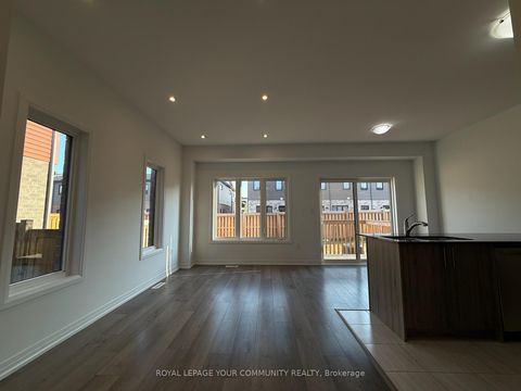 Photo 9 at 141 Turnberry Lane, Painswick South, Barrie