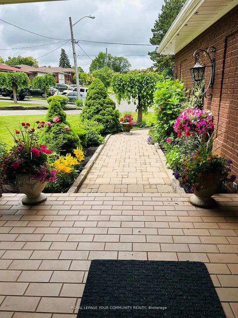 Photo 3 at 21 Disan Court, Beaumonde Heights, Toronto
