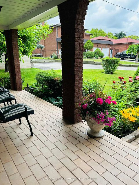 Photo 4 at 21 Disan Court, Beaumonde Heights, Toronto