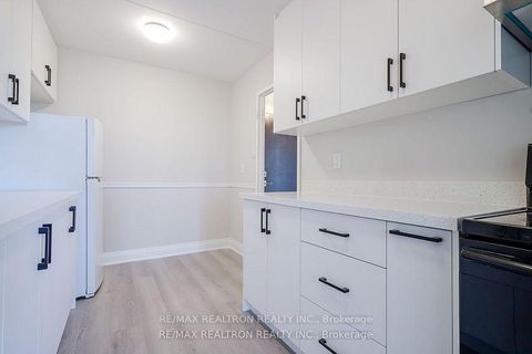 Photo 12 at 602 - 2 Glamorgan Avenue, Dorset Park, Toronto