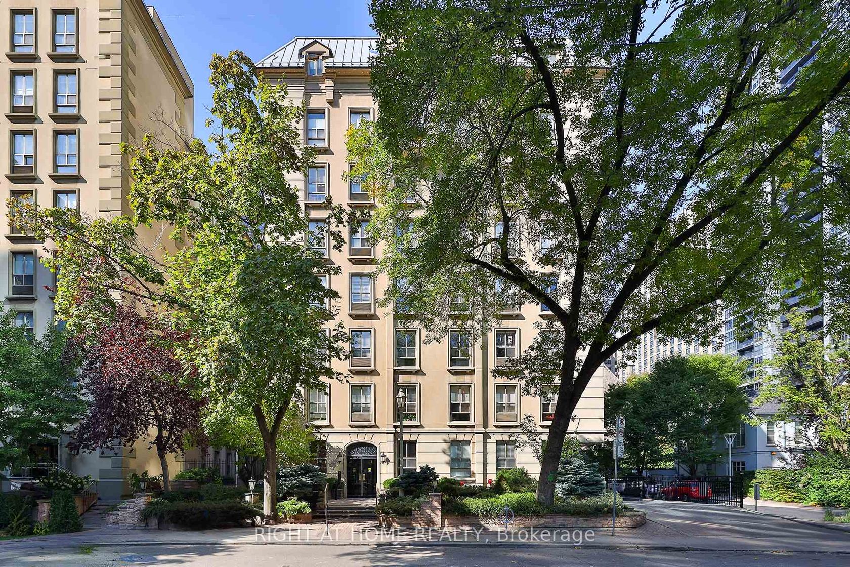 801 - 80 Charles Street E, Yonge Corridor, Toronto by Loree Meneguzzi Real Estate 801 - 80 Charles Street E, Yonge Corridor, Toronto