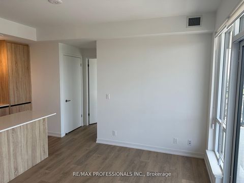 Photo 5 at B1203 - 7950 Bathurst Street, Beverley Glen, Vaughan