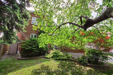 Photo 3 at 19 Crystal Drive N, Mill Pond, Richmond Hill