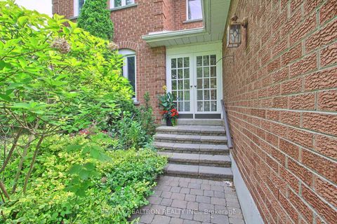 Photo 6 at 19 Crystal Drive N, Mill Pond, Richmond Hill