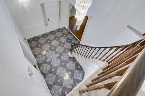 Photo 26 at 19 Crystal Drive N, Mill Pond, Richmond Hill