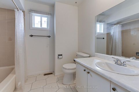 Photo 40 at 19 Crystal Drive N, Mill Pond, Richmond Hill