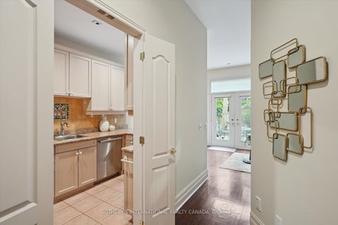 Photo 8 at 4 - 260 Russell Hill Road, Casa Loma, Toronto