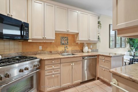 Photo 9 at 4 - 260 Russell Hill Road, Casa Loma, Toronto
