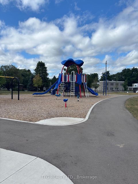 Photo 2 at 775 Chinook Path, Donevan, Oshawa