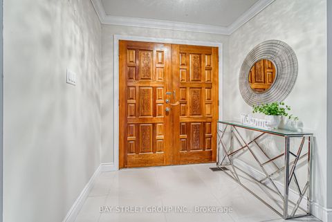 Photo 2 at 627 Conacher Drive, Newtonbrook East, Toronto