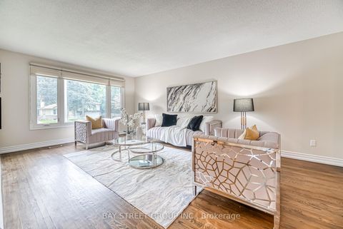 Photo 4 at 627 Conacher Drive, Newtonbrook East, Toronto
