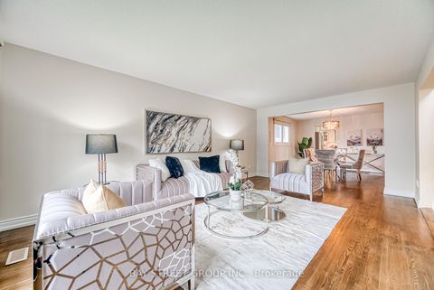 Photo 5 at 627 Conacher Drive, Newtonbrook East, Toronto