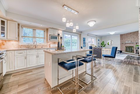 Photo 9 at 627 Conacher Drive, Newtonbrook East, Toronto