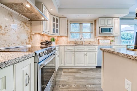 Photo 10 at 627 Conacher Drive, Newtonbrook East, Toronto