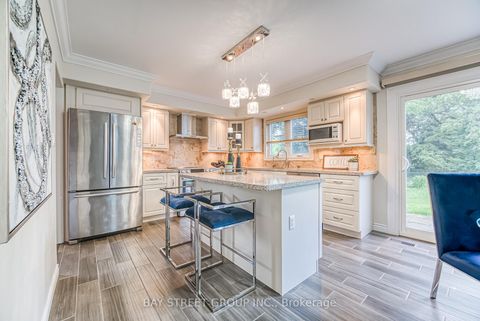 Photo 12 at 627 Conacher Drive, Newtonbrook East, Toronto