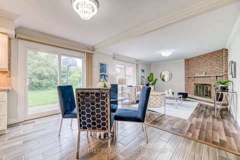 Photo 13 at 627 Conacher Drive, Newtonbrook East, Toronto