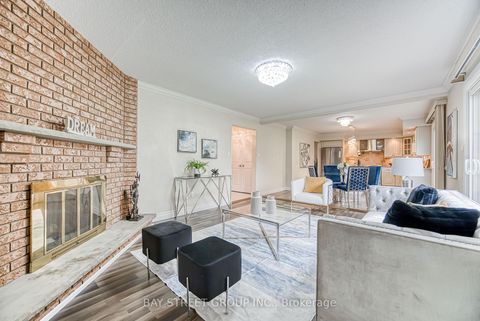 Photo 16 at 627 Conacher Drive, Newtonbrook East, Toronto