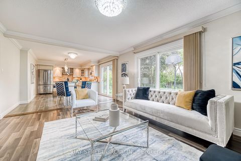 Photo 17 at 627 Conacher Drive, Newtonbrook East, Toronto