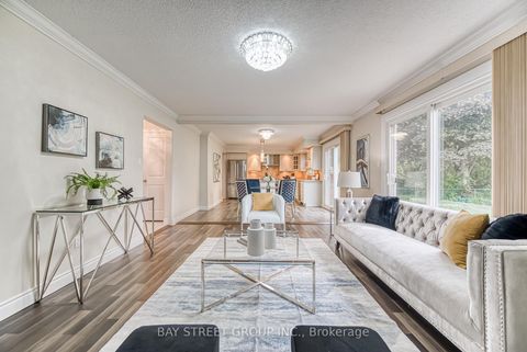 Photo 18 at 627 Conacher Drive, Newtonbrook East, Toronto