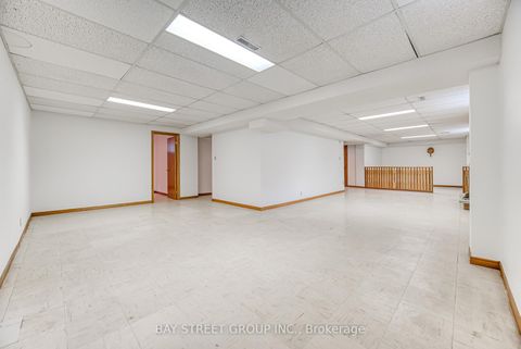 Photo 34 at 627 Conacher Drive, Newtonbrook East, Toronto
