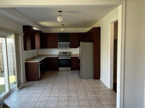 Photo 4 at 85 Watkins Glen Crescent, Bayview Wellington, Aurora