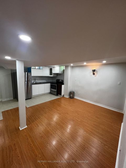 Photo 8 at 85 Watkins Glen Crescent, Bayview Wellington, Aurora