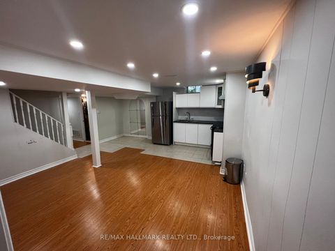 Photo 9 at 85 Watkins Glen Crescent, Bayview Wellington, Aurora